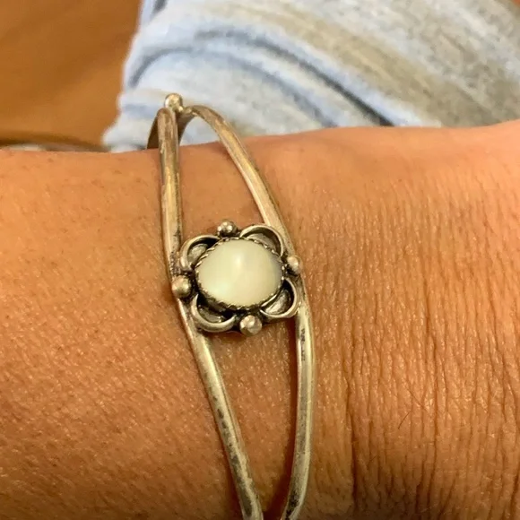 Sterling Silver Bracelet with White Stone - Picture 4 of 6